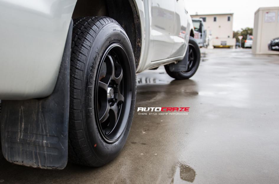 TOYOTA HILUX 2WD (2005 ONWARDS) OX826 FLAT BLACK MACHINED PINSTRIPE